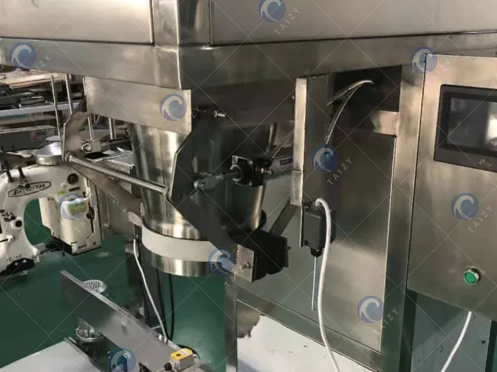 Filling system of powder filling machine