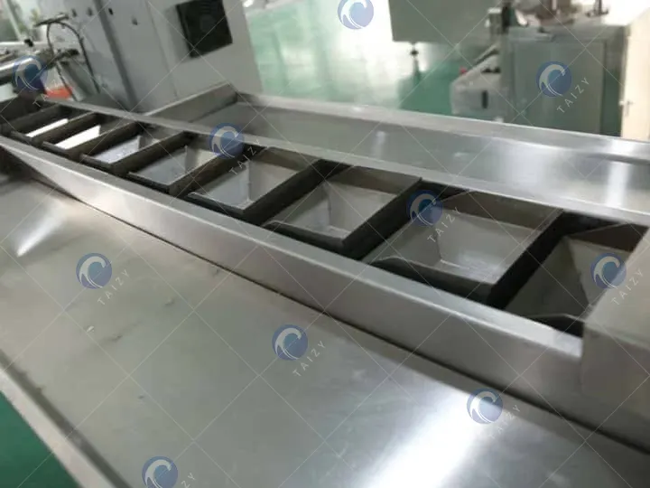 Máquina Envasadora Automática de Cubos para Pequeños Negocios de Snacks 3 Tolva de material de la máquina envasadora de cubos