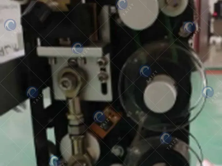 Máquina Envasadora Automática de Cubos para Pequeños Negocios de Snacks 2 Parte de la impresora de la máquina vertical de llenado y sellado