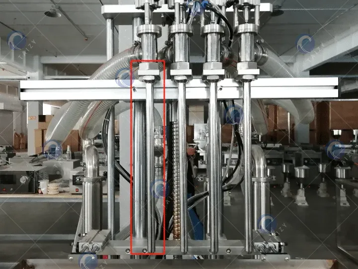 Automatic Liquid Bottle Filling Machine For Water Juice 6 Filling nozzles of water filling machine