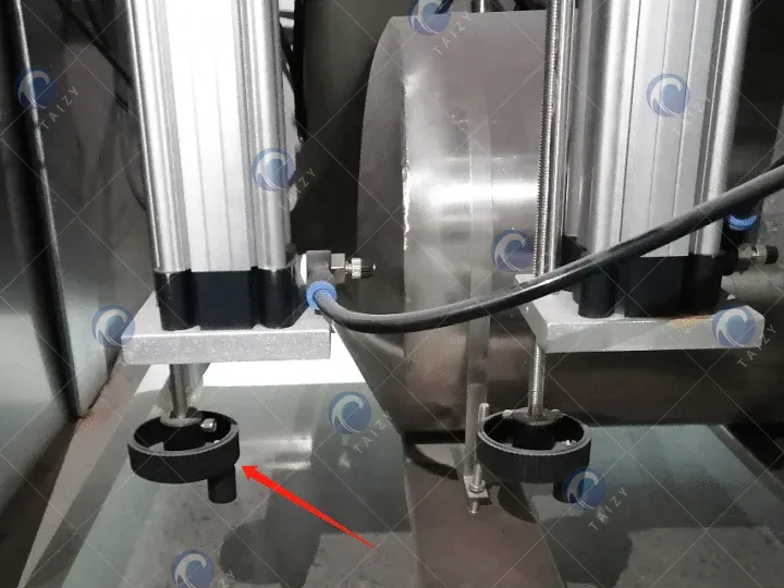 Automatic Liquid Bottle Filling Machine For Water Juice 8 Flow control valve of liquid filler machine
