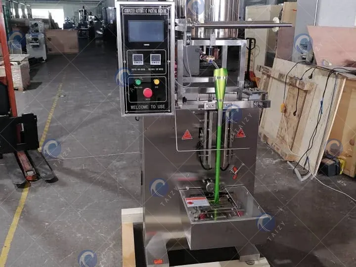 Ice packaging machine