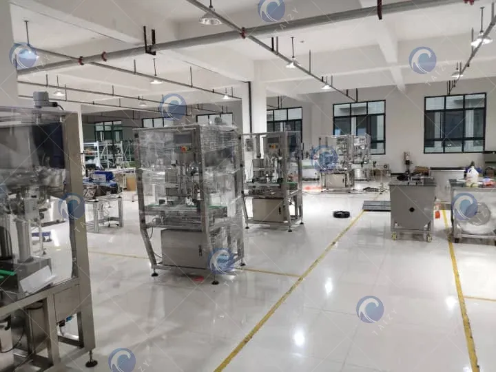 Automatic Liquid Bottle Filling Machine For Water Juice 1 Liquid bottle filling machine factory