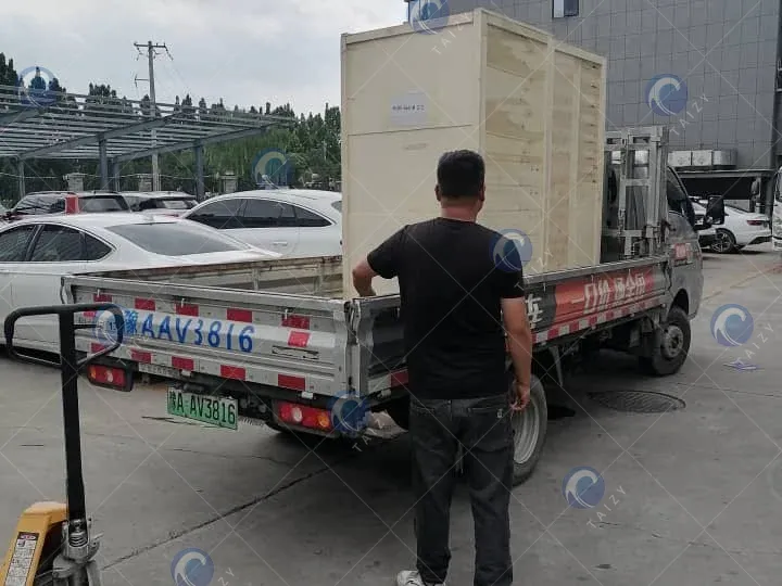 The wooden packing and tranportation