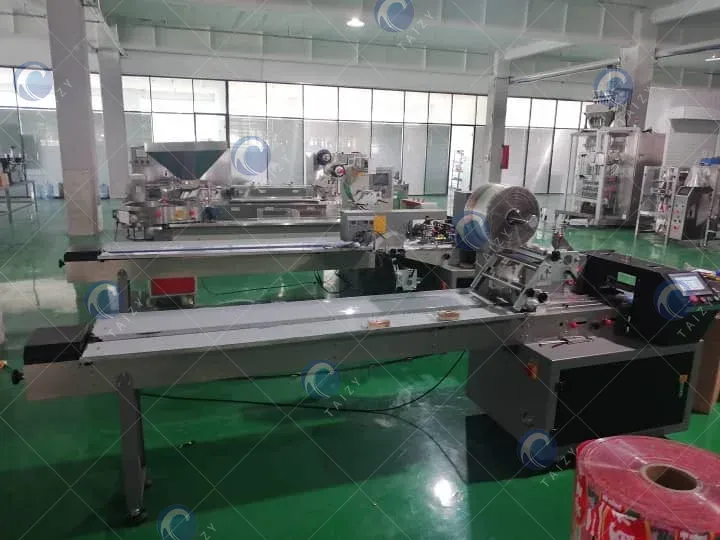 Commercial Small Package Candy Wrapping Machine 2 High speed candy wrapping machine