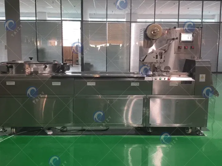 Commercial Small Package Candy Wrapping Machine 4 Lollipop candy packaging machine