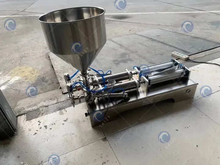 Semi-automatic filling machine