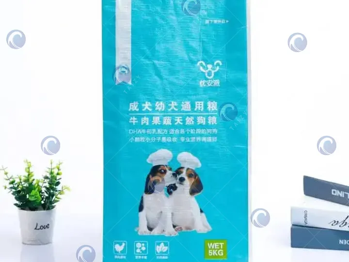 Type of pet food pellet packaging bag
