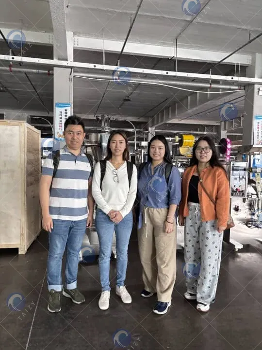 Singaporean clients visit our factory