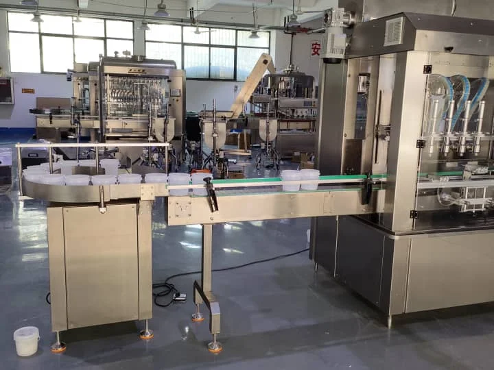 Bottle handling and conveying system