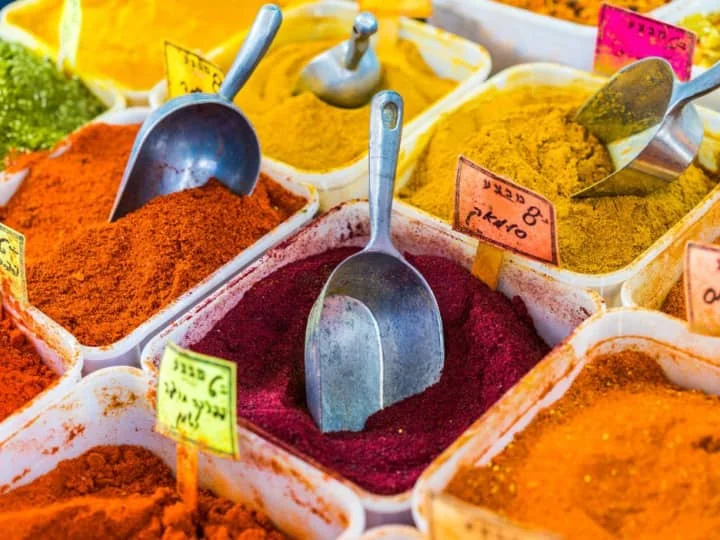 Venda de especiarias no mercado