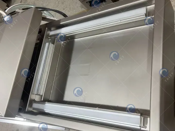 Custom-made triple-seal chamber