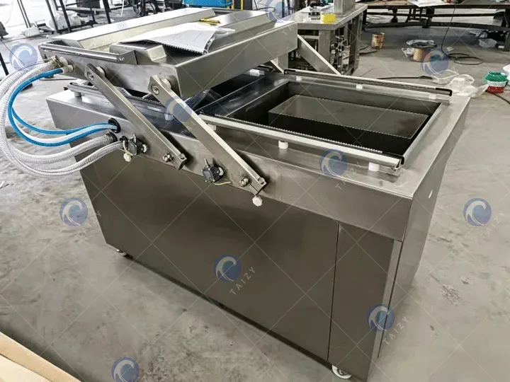 Food vacuum packaging machine